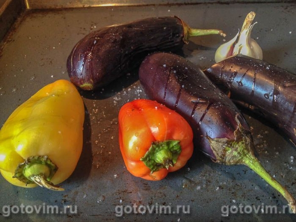Икра из печёных баклажанов и перцев с варёным яйцом