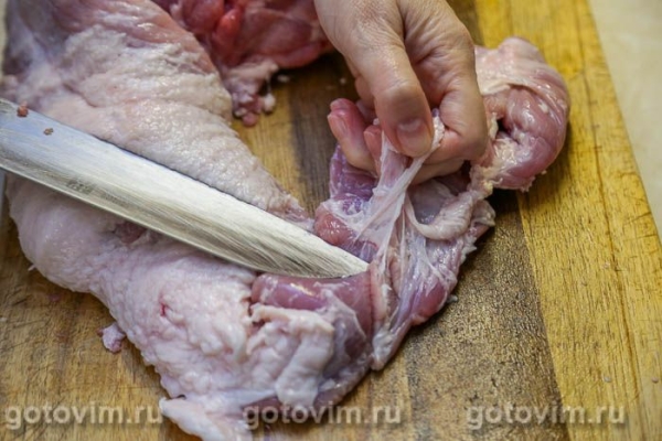 Рулет из свиного подчеревка (пашины) с клюквой и мандаринами Рулет из свиного подчеревка (пашины) с клюквой и мандаринами