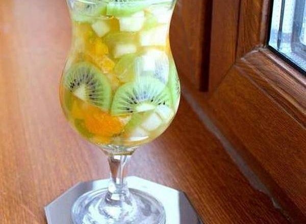 Фруктовый крюшон с шампанским Фруктовый крюшон с шампанским