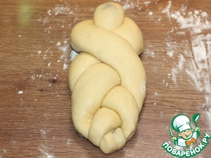 Сдобный пасхальный хлеб с тремя начинками