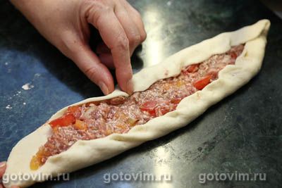 Турецкая лепешка пиде с фаршем (Kiymali Pide)