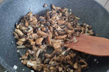 Запеченная куриная грудка с шампиньонами и сулугуни