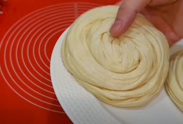 Мука, уксус и кипяток: ничего сложного, но я их просто обожаю. Классическая сдобная улитка Мука, уксус и кипяток: ничего сложного, но я их просто обожаю. Классическая сдобная улитка