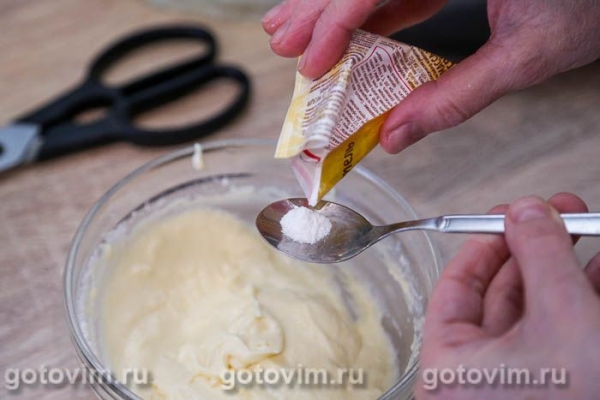 Творожная запеканка с черной смородиной в микроволновке