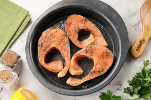 Форель запечённая в сырном соусе Форель запечённая в сырном соусе