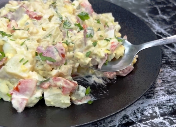 Картофельный салат, который просится на праздничный стол: уникальная заправка удивит и восхитит всех! Картофельный салат, который просится на праздничный стол: уникальная заправка удивит и восхитит всех!