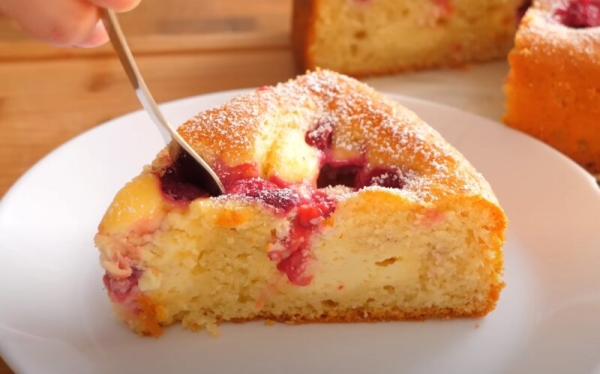 Нежный пирог с малиной к чаю. Простой и вкусный рецепт Нежный пирог с малиной к чаю. Простой и вкусный рецепт