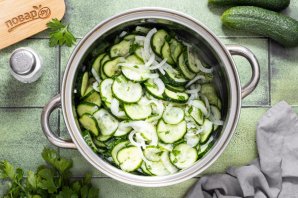 Салат с огурцами на зиму