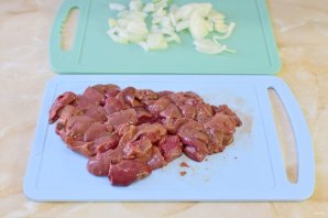 Куриная печень с макаронами Куриная печень с макаронами