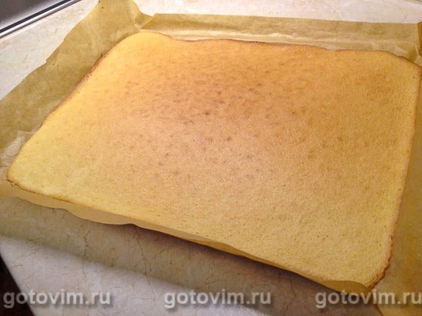 Бисквитный рулет с клюквой, яблоками и апельсином