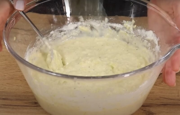 Просто натрите кабачок и добавьте кефир – эти лепёшки исчезнут со стола за минуты! Невероятно вкусно и просто Просто натрите кабачок и добавьте кефир – эти лепёшки исчезнут со стола за минуты! Невероятно вкусно и просто