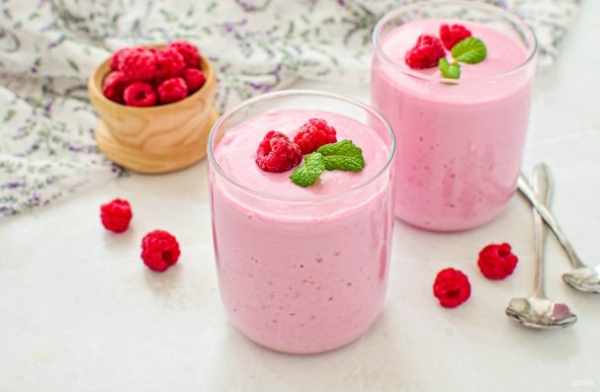 Смузи с творогом и малиной Смузи с творогом и малиной