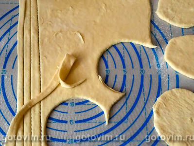 Салат из зеленого горошка с яблоками в тарталетках из слоеного теста