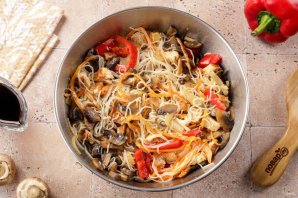 Фунчоза с курицей и шампиньонами Фунчоза с курицей и шампиньонами