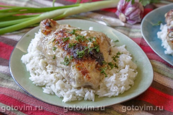 Куриные бедра, запеченные в чесночно-сливочном соусе Куриные бедра, запеченные в чесночно-сливочном соусе