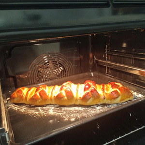 Рулет на дрожжевом тесте с творогом