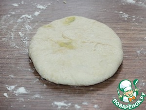 Слоеные пирожки с луком и картошкой