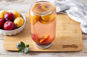 Компот из абрикосов и слив Компот из абрикосов и слив