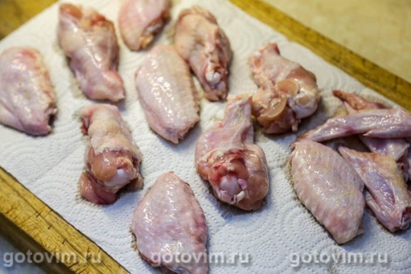 Куриные крылышки в маринаде с шрирачей Куриные крылышки в маринаде с шрирачей