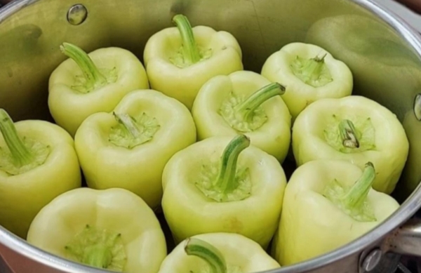 Обожаю готовить это блюдо. Летний рецепт фаршированных перчиков. Обожаю готовить это блюдо. Летний рецепт фаршированных перчиков.