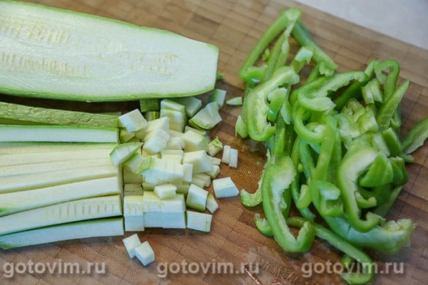 Свинина с кабачками, сладким перцем и макаронами в томатном соке Свинина с кабачками, сладким перцем и макаронами в томатном соке