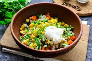 Салат "Неженка" с крабовыми палочками Салат "Неженка" с крабовыми палочками