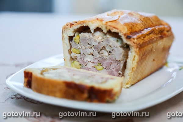 Мясной с фисташками террин в тесте Мясной с фисташками террин в тесте