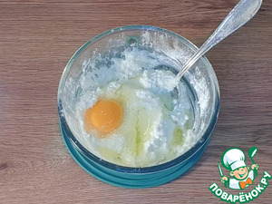 Пирог с творожной начинкой и сливой