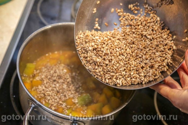 Перловка с тыквой и изюмом Перловка с тыквой и изюмом