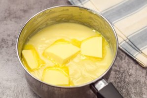 Торт "Наполеон" из готового слоеного теста Торт "Наполеон" из готового слоеного теста