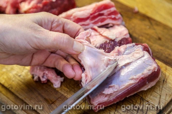 Говяжьи ребрышки, запеченные под маринадом из яблок, кетчупа, соевого соуса и меда