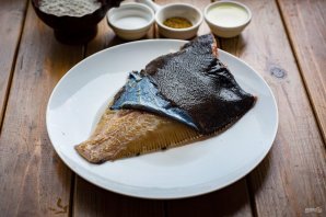 Камбала в муке на сковороде Камбала в муке на сковороде