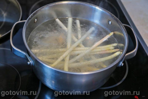 Белая спаржа в сливочно-сырном соусе Белая спаржа в сливочно-сырном соусе
