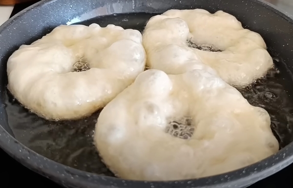 Невероятно пышные турецкие пончики! Всего 1 ложка уксуса — и вы забудете о других рецептах Невероятно пышные турецкие пончики! Всего 1 ложка уксуса — и вы забудете о других рецептах