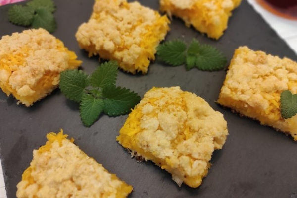 Насыпной пирог с тыквой и лимоном