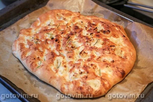 Фокачча с печеным чесноком и розмарином Фокачча с печеным чесноком и розмарином