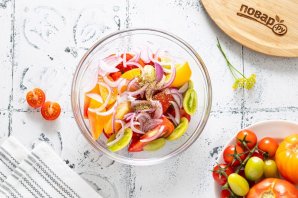 Сладкий салат из помидоров Сладкий салат из помидоров