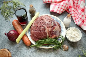 Томленые говяжьи щечки Томленые говяжьи щечки