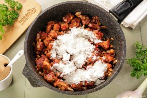 Гуляш с макаронами Гуляш с макаронами