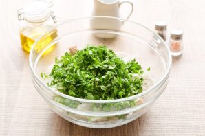 Деревенский свадебный салат из свинины с луком