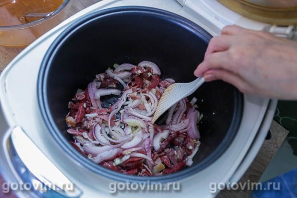 Паэлья с креветками, копченостями и зеленым горошком в мультиварке