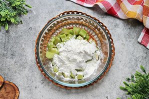 Пирог с клубникой, ревенем и посыпкой Пирог с клубникой, ревенем и посыпкой