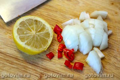 Маринад для свинины с луком, лимоном и перцем чили