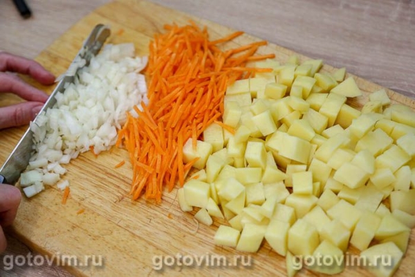 Рубиновый борщ с маринованной свёклой в мультиварке