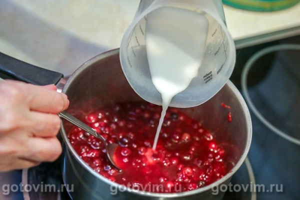 Клюквенный соус с красным вином и корицей Клюквенный соус с красным вином и корицей