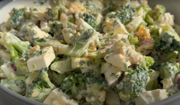 Легкий и полезный рецепт с брокколи и брынзой. Вкусный и простой рецепт Легкий и полезный рецепт с брокколи и брынзой. Вкусный и простой рецепт