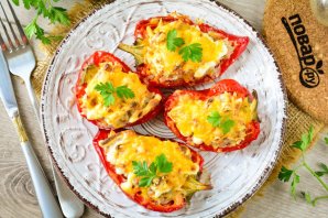 Фаршированные перцы в духовке половинками с сыром Фаршированные перцы в духовке половинками с сыром