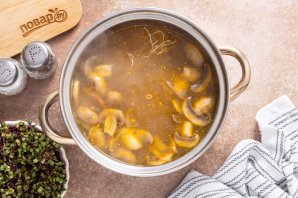 Суп с фунчозой и шампиньонами Суп с фунчозой и шампиньонами