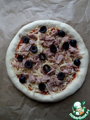 Пицца с тунцом и маслинами Пицца с тунцом и маслинами