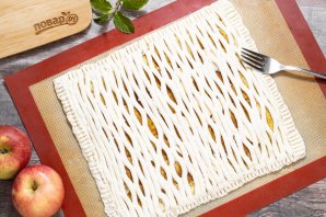 Слоеный пирог с яблоками Слоеный пирог с яблоками